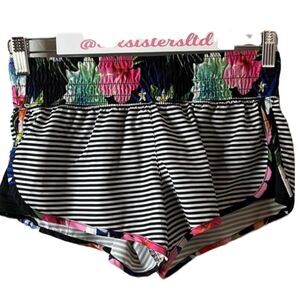 So black & white striped shorts w/ floral waistband & trim & vented sides SZ S